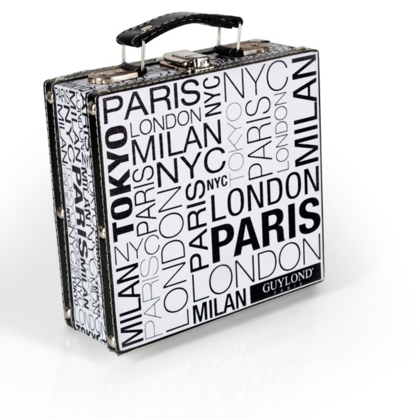 Mallette cosm&eacute;tique carr&eacute;e en bois